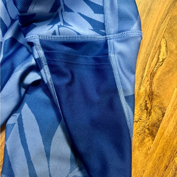 Under Armour Leggings with Pocket Size S Ankle Length New Without Tags - Picture 3 of 4